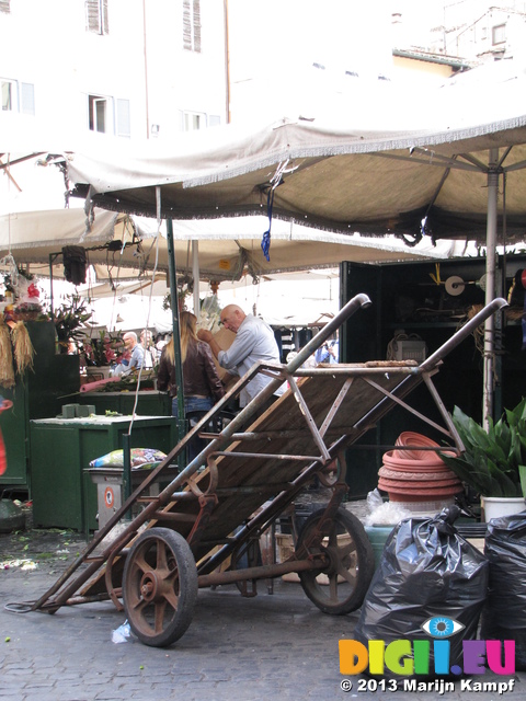 SX31051 Cart behind market stall